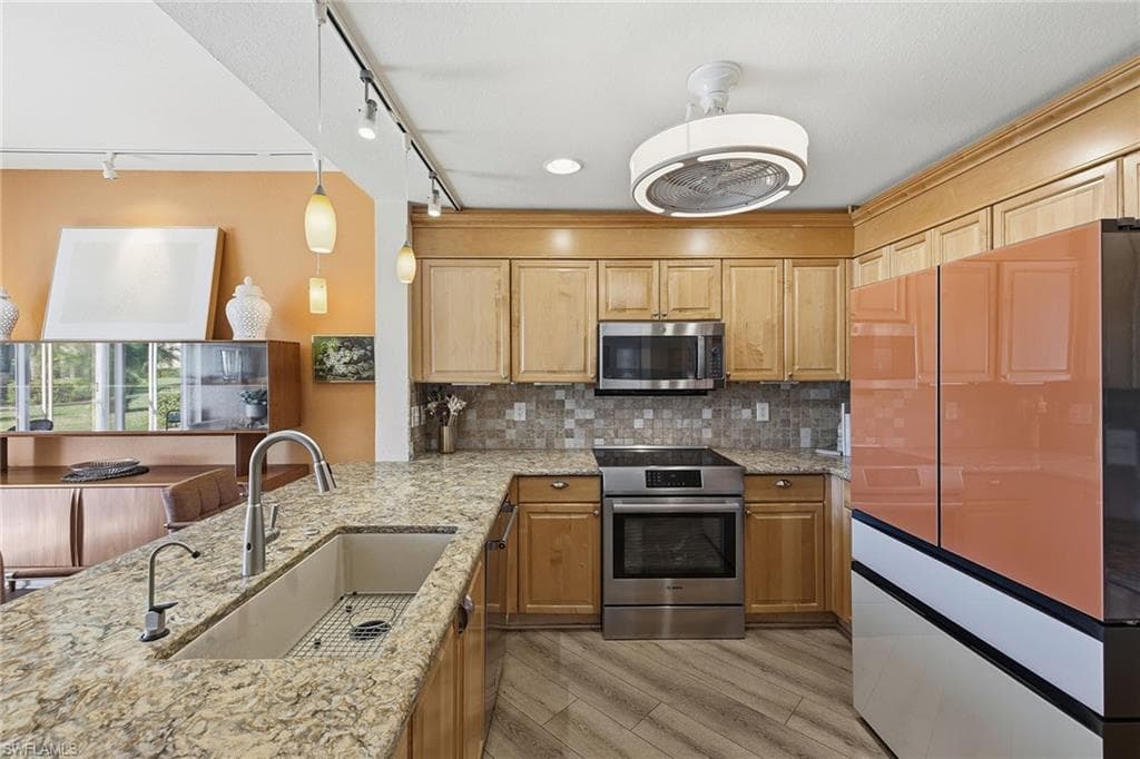 900 Diamond CIR # 905, NAPLES FL 34110-6