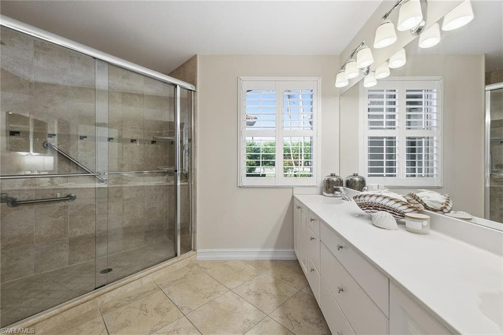 900 Diamond CIR # 905, NAPLES FL 34110-19