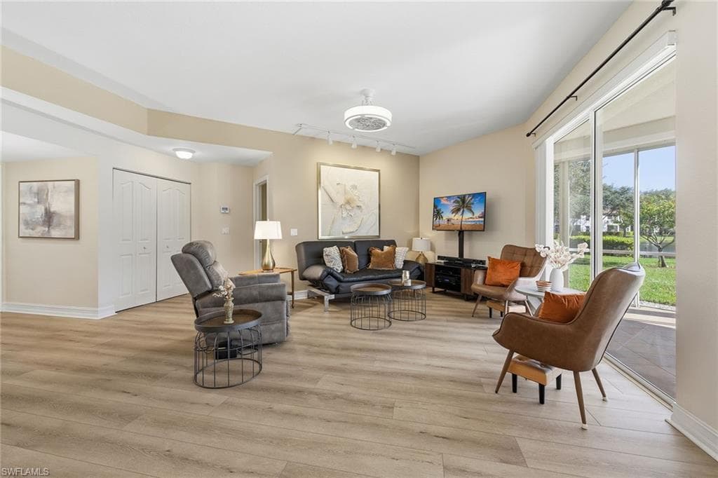 900 Diamond CIR # 905, NAPLES FL 34110-13