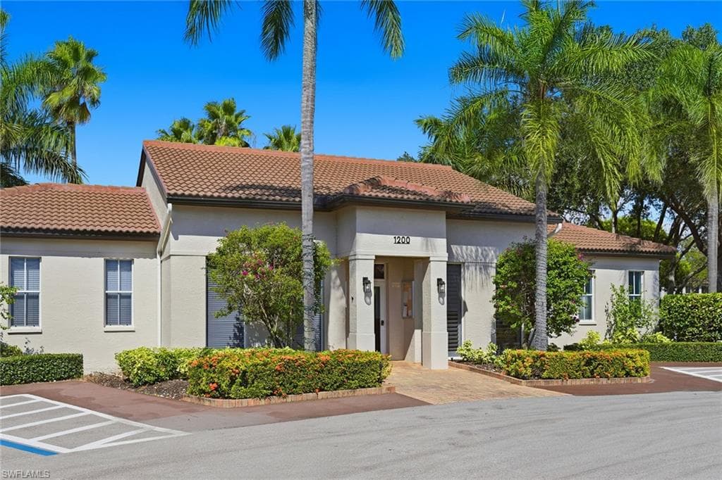 900 Diamond CIR # 905, NAPLES FL 34110-49