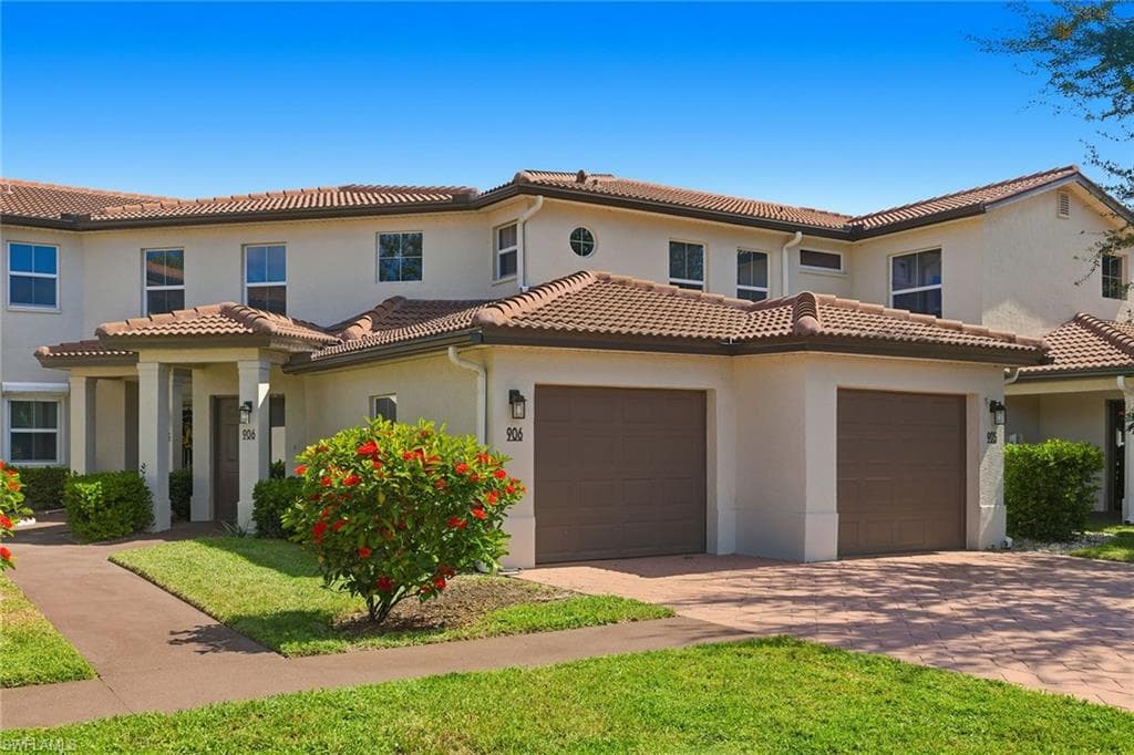 900 Diamond CIR # 905, NAPLES FL 34110-38