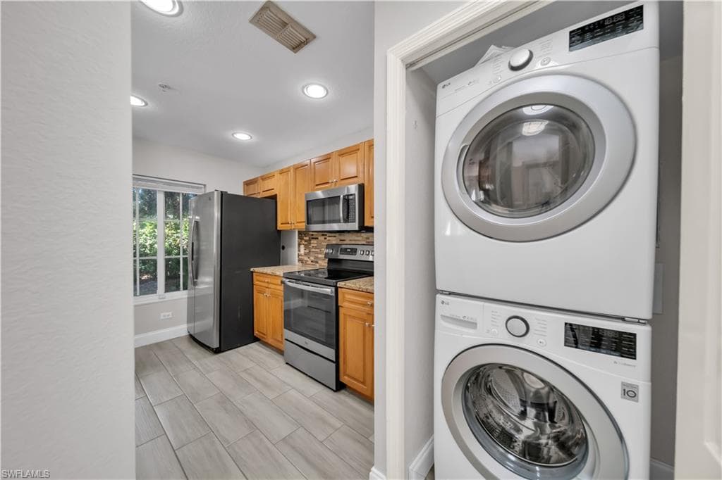 9420 Ivy Brook RUN # 301, FORT MYERS FL 33913-8