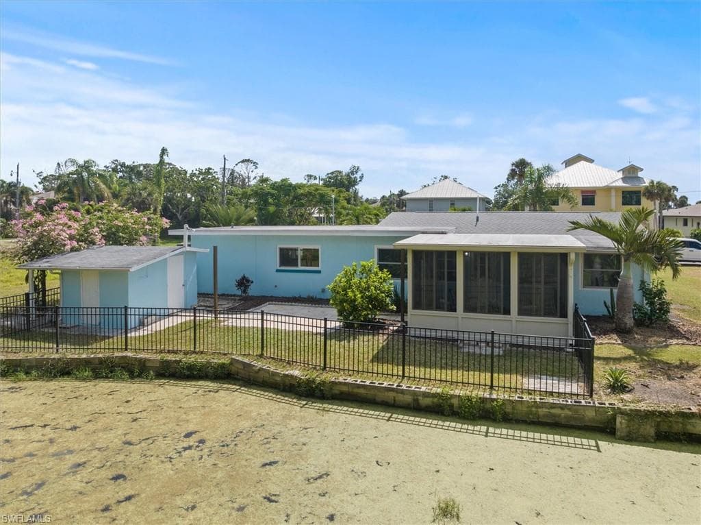 810 Harvard ST, ENGLEWOOD FL 34223-8