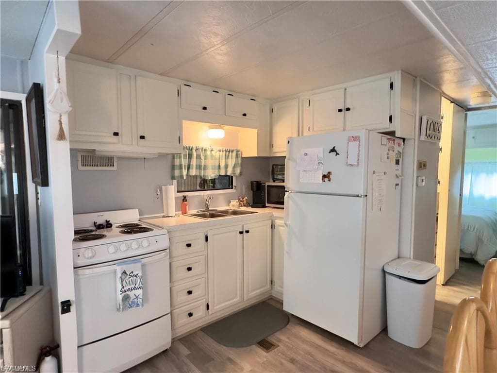 10917 Brown Pelican CIR, ESTERO FL 33928-6