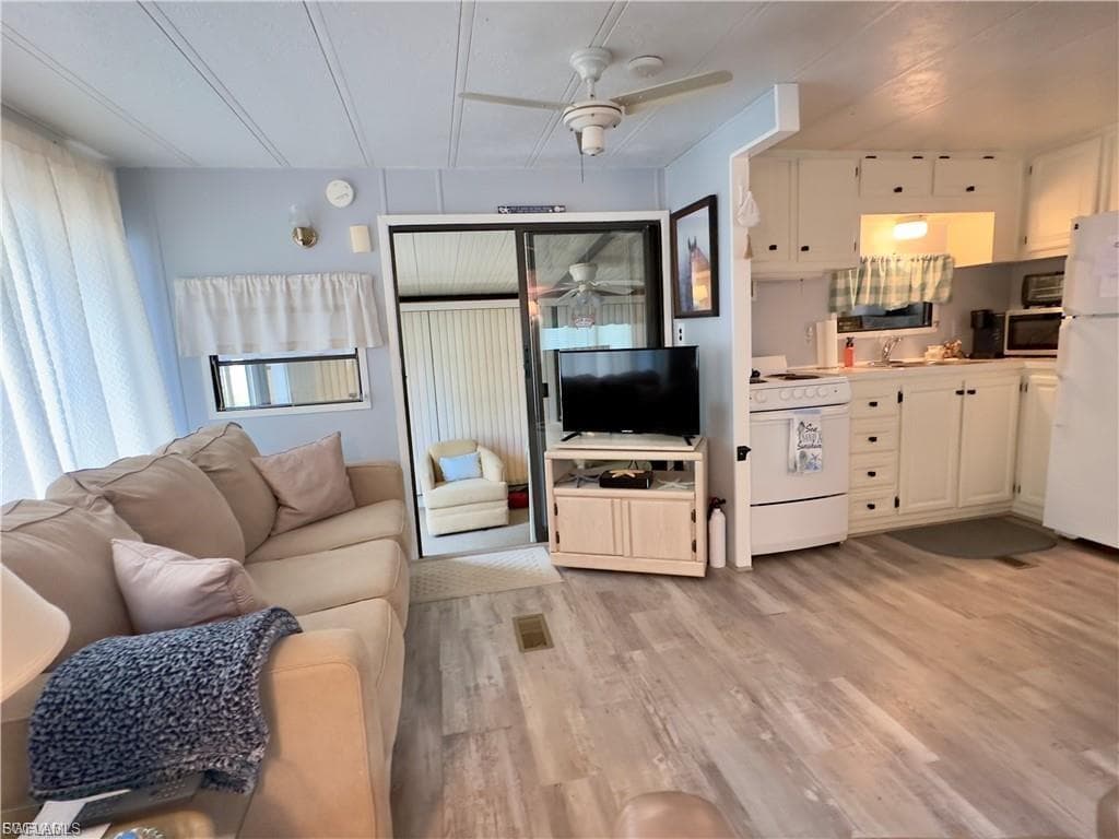 10917 Brown Pelican CIR, ESTERO FL 33928-4