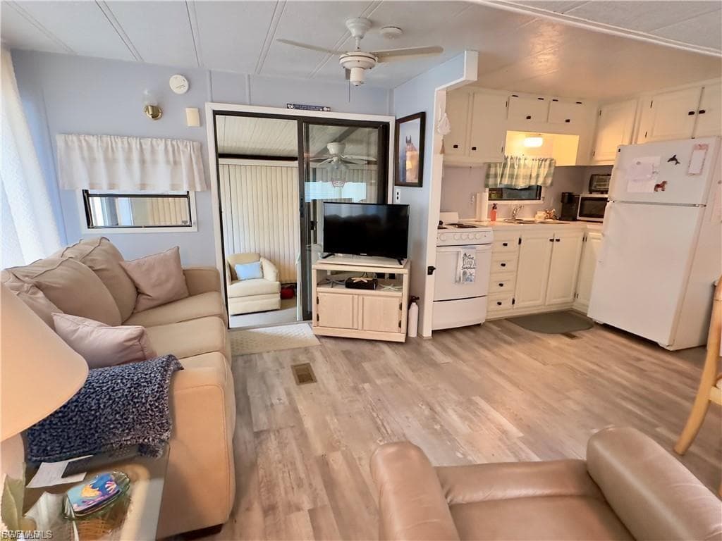 10917 Brown Pelican CIR, ESTERO FL 33928-3