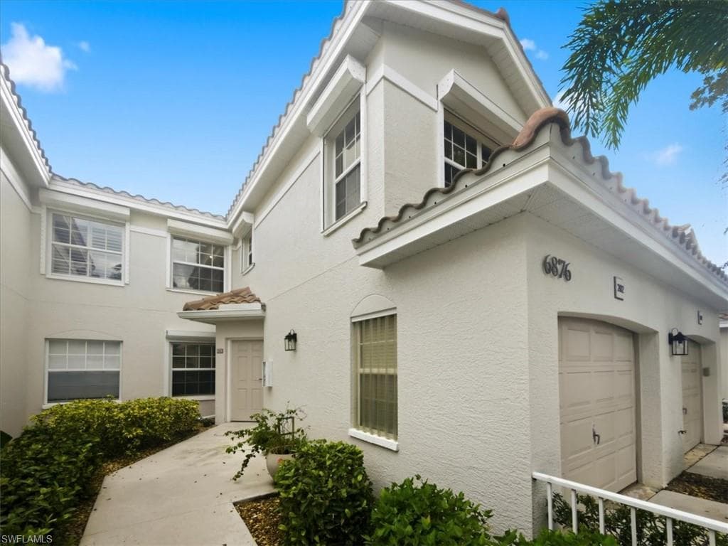 6876 Redbay Park RD # 202, NAPLES FL 34109-24