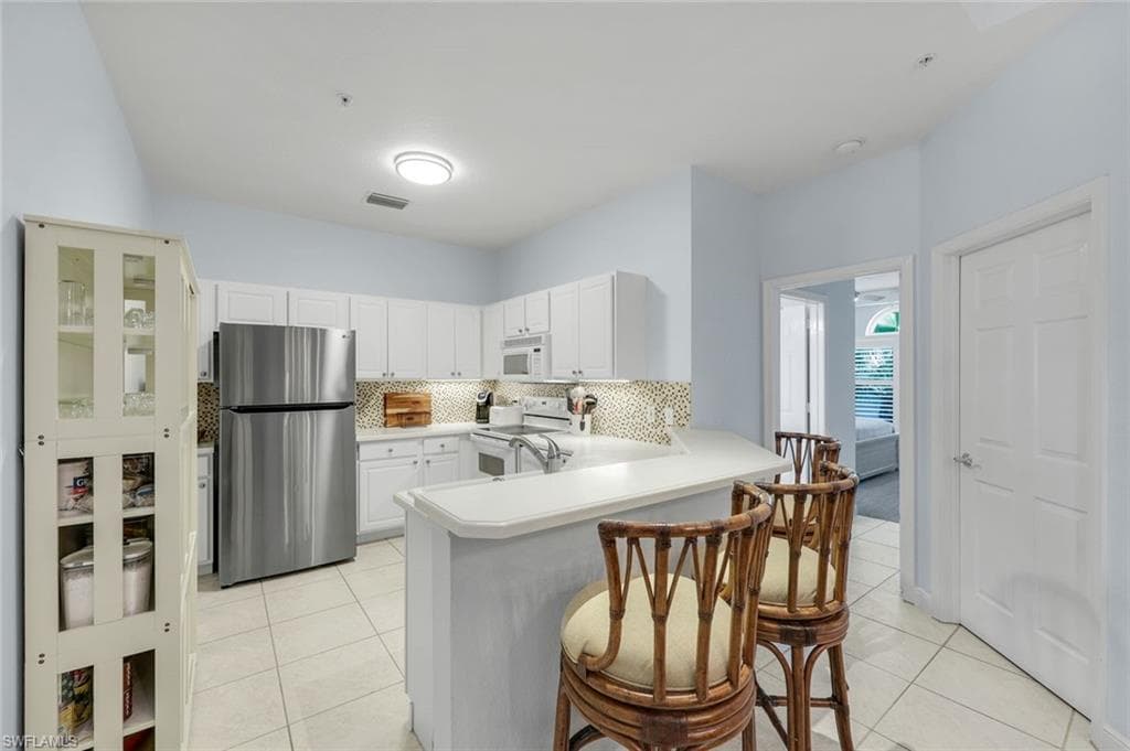 2110 Cay Lagoon DR # 122, NAPLES FL 34109-5