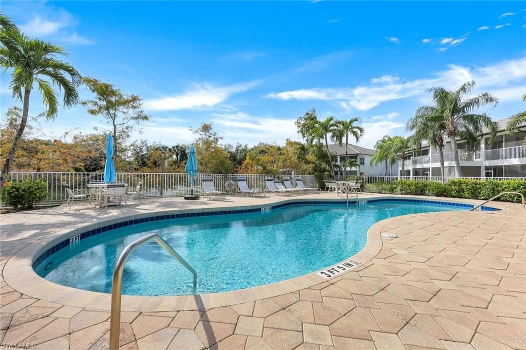 2110 Cay Lagoon DR # 122, NAPLES FL 34109-25