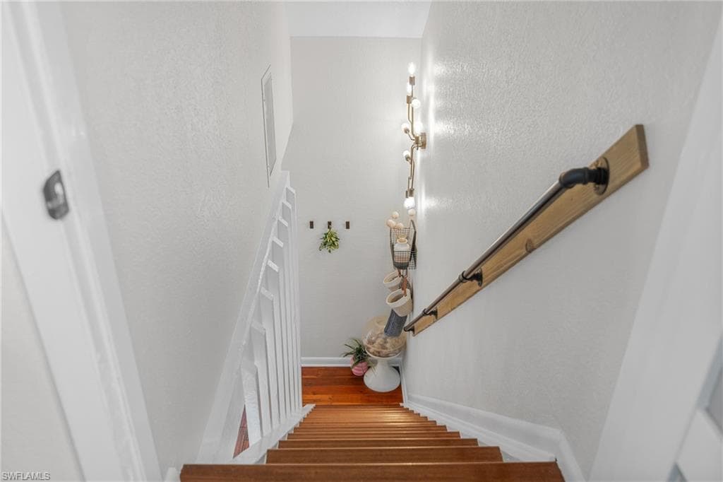 9247 Dimmick DR, SANIBEL FL 33957-26