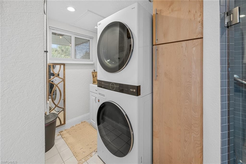 9247 Dimmick DR, SANIBEL FL 33957-25