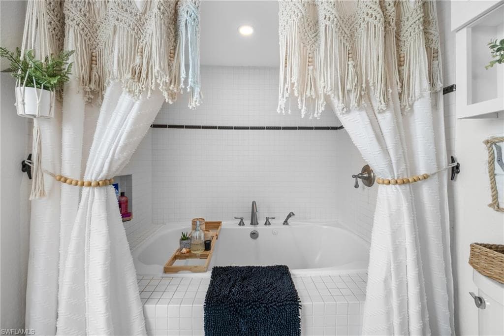 9247 Dimmick DR, SANIBEL FL 33957-30