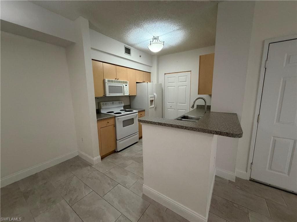 1210 Reserve WAY # 107, NAPLES FL 34105-6
