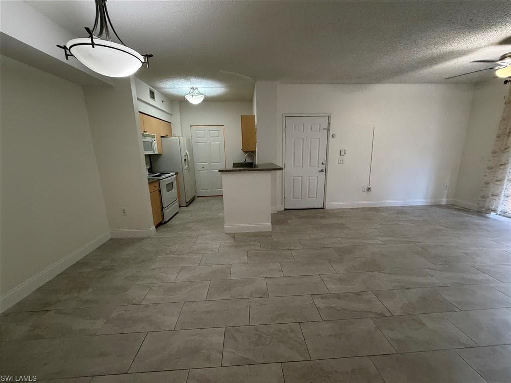 1210 Reserve WAY # 107, NAPLES FL 34105-2