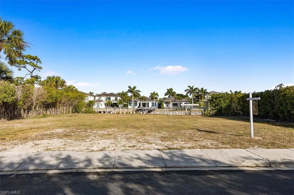 1895 Gordon River LN, NAPLES FL 34104-8