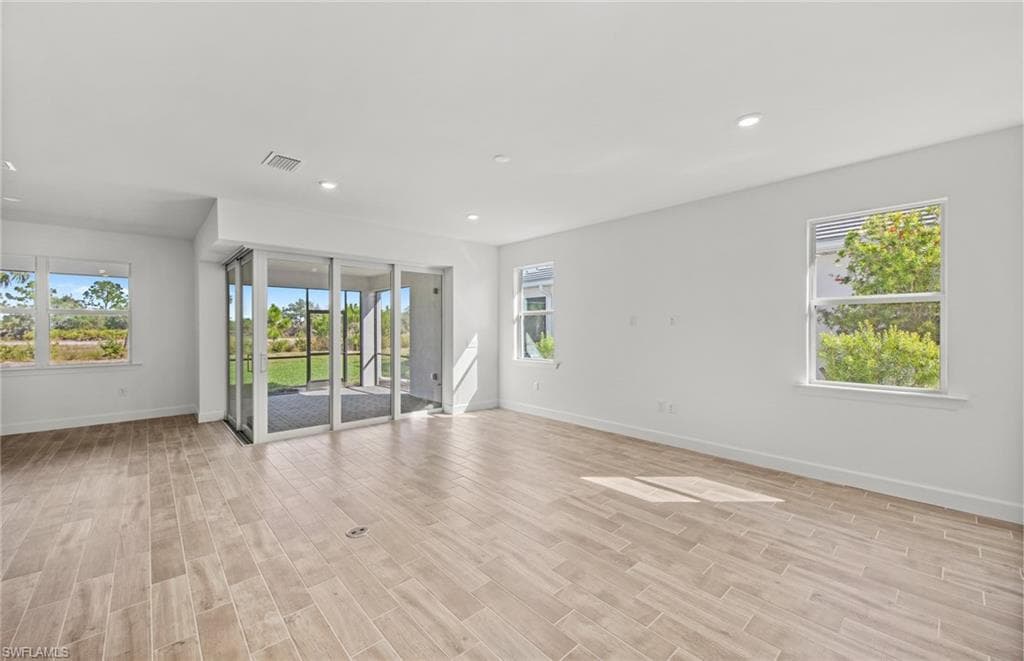 12599 Quartz DR-8