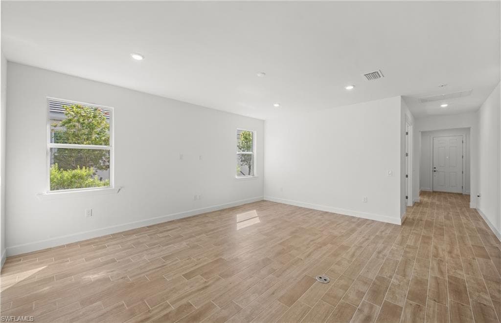 12599 Quartz DR-9
