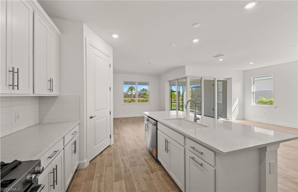 12599 Quartz DR-7