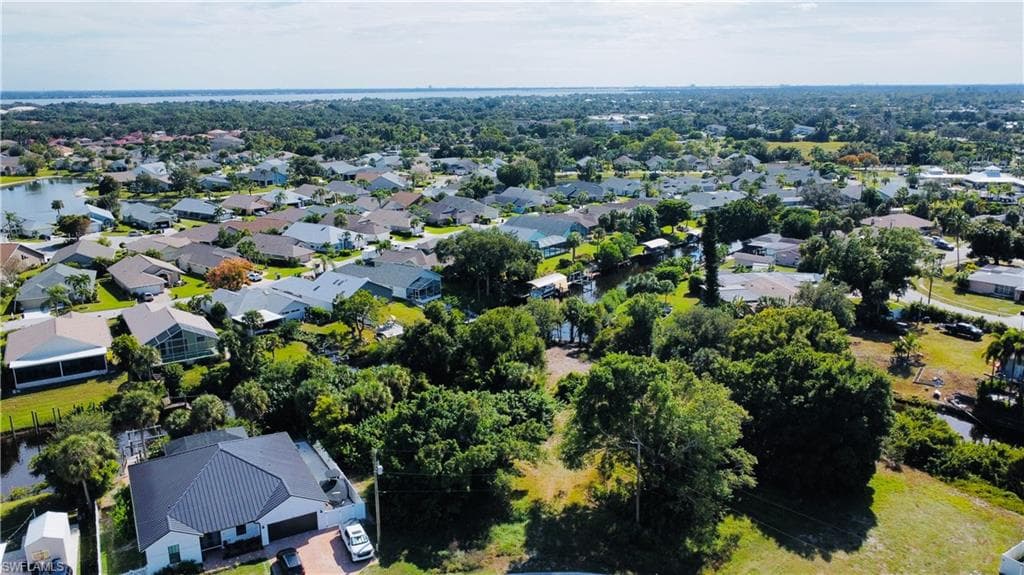 935 Iris DR, NORTH FORT MYERS FL 33903-1