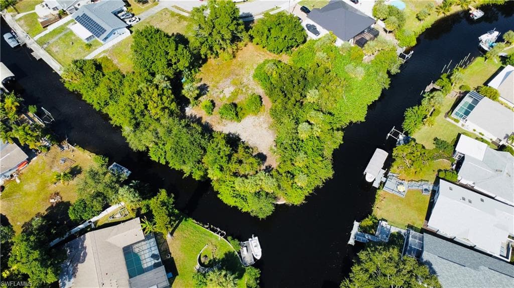 935 Iris DR, NORTH FORT MYERS FL 33903-5