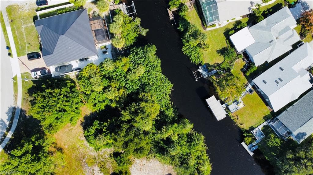 935 Iris DR, NORTH FORT MYERS FL 33903-6