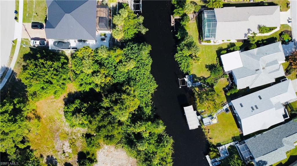 935 Iris DR, NORTH FORT MYERS FL 33903-4