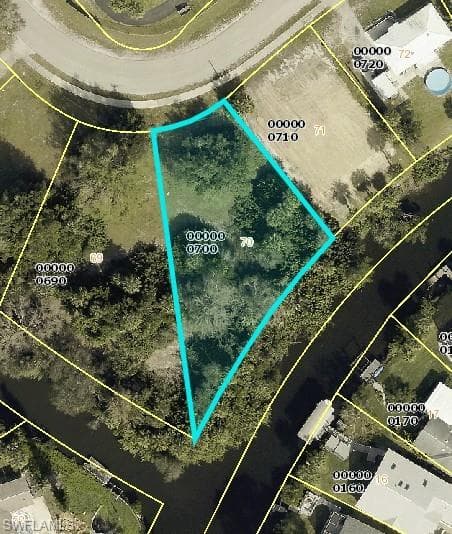 935 Iris DR, NORTH FORT MYERS FL 33903-9