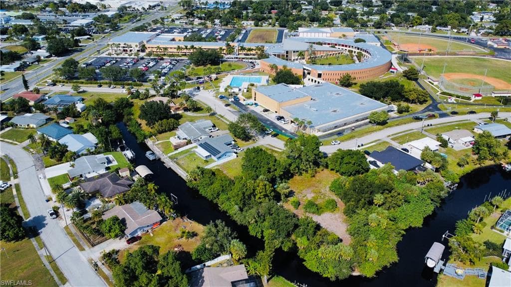 935 Iris DR, NORTH FORT MYERS FL 33903-7