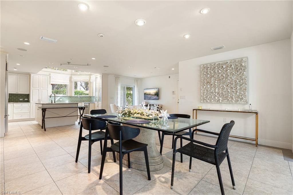 1980 Gordon DR, NAPLES FL 34102-5