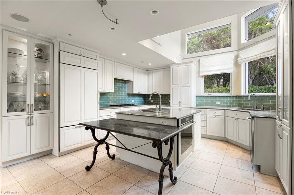 1980 Gordon DR, NAPLES FL 34102-6