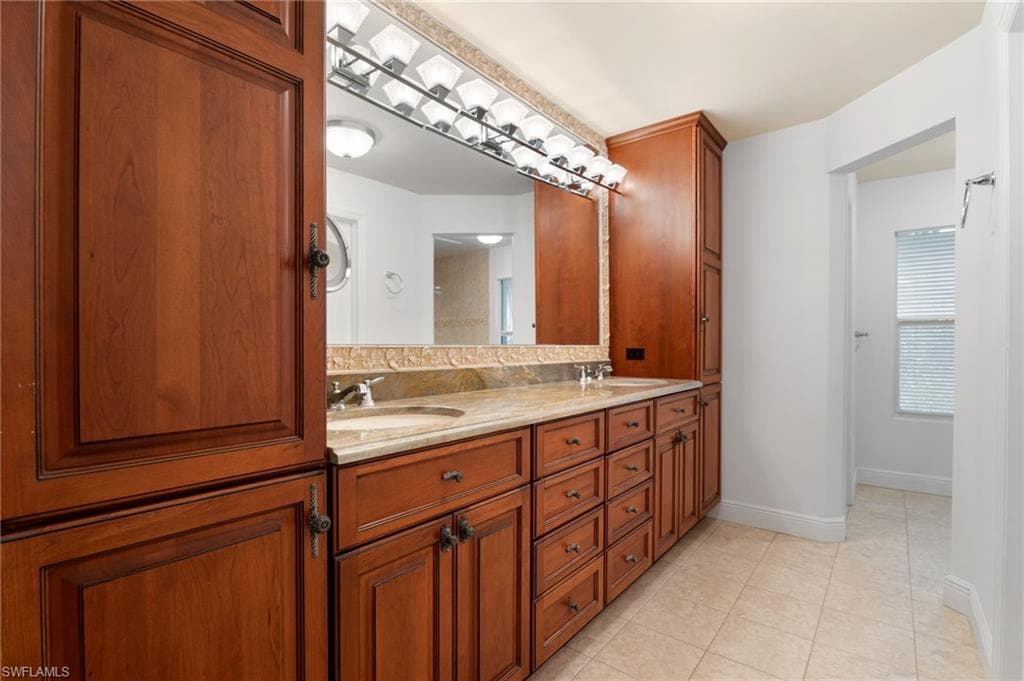 1980 Gordon DR, NAPLES FL 34102-9