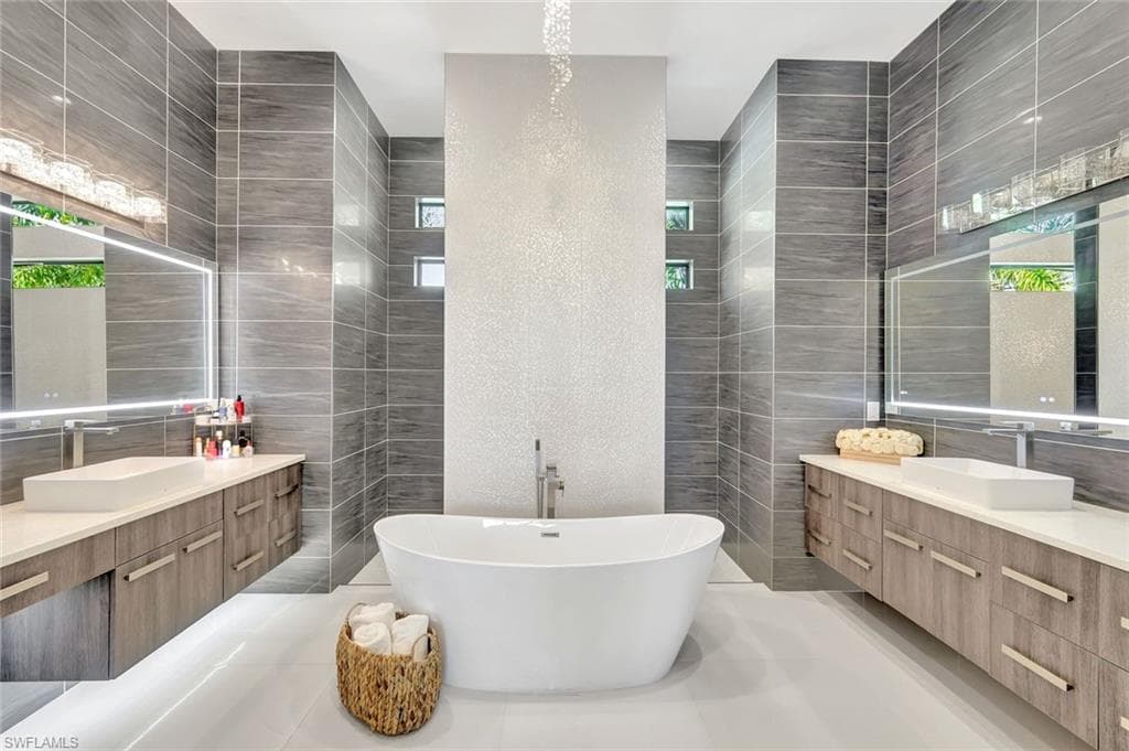 1110 Lenox CT, CAPE CORAL FL 33904-19