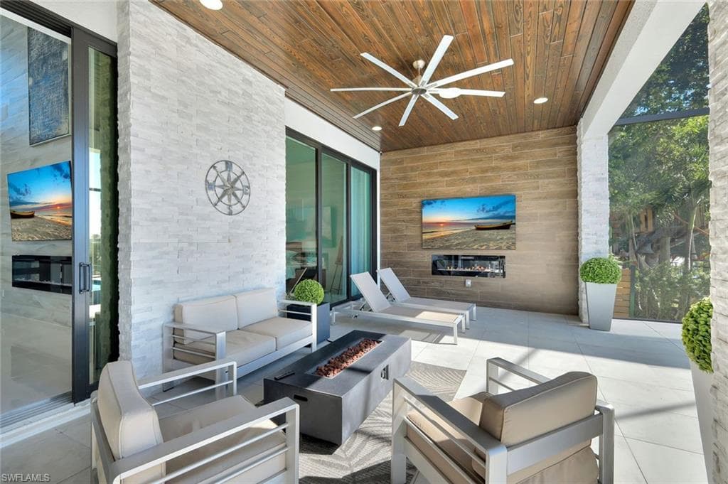 1110 Lenox CT, CAPE CORAL FL 33904-28