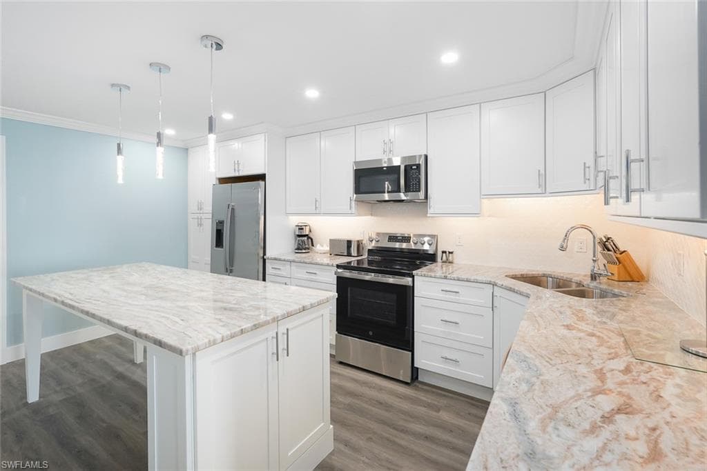 845 E Gulf DR # 111, SANIBEL FL 33957-44