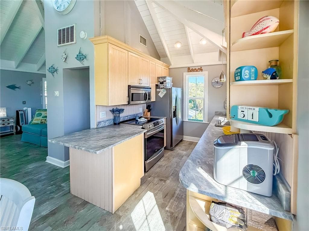210 White Pelican DR-23