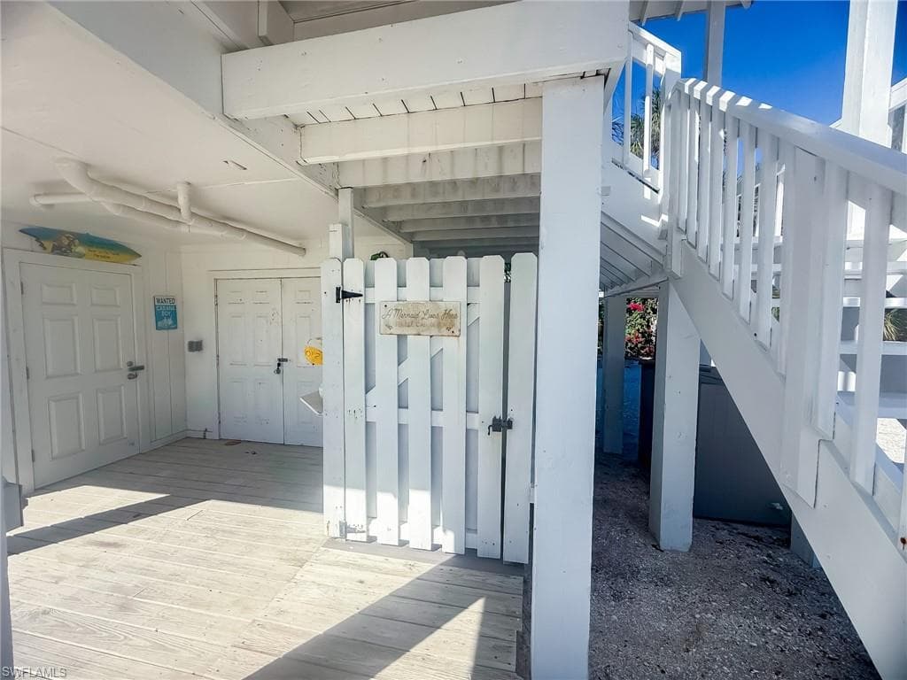210 White Pelican DR-32