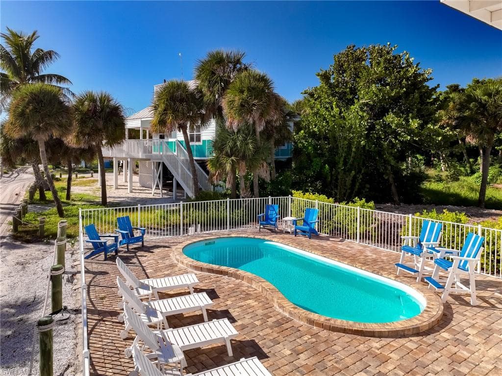 210 White Pelican DR-9