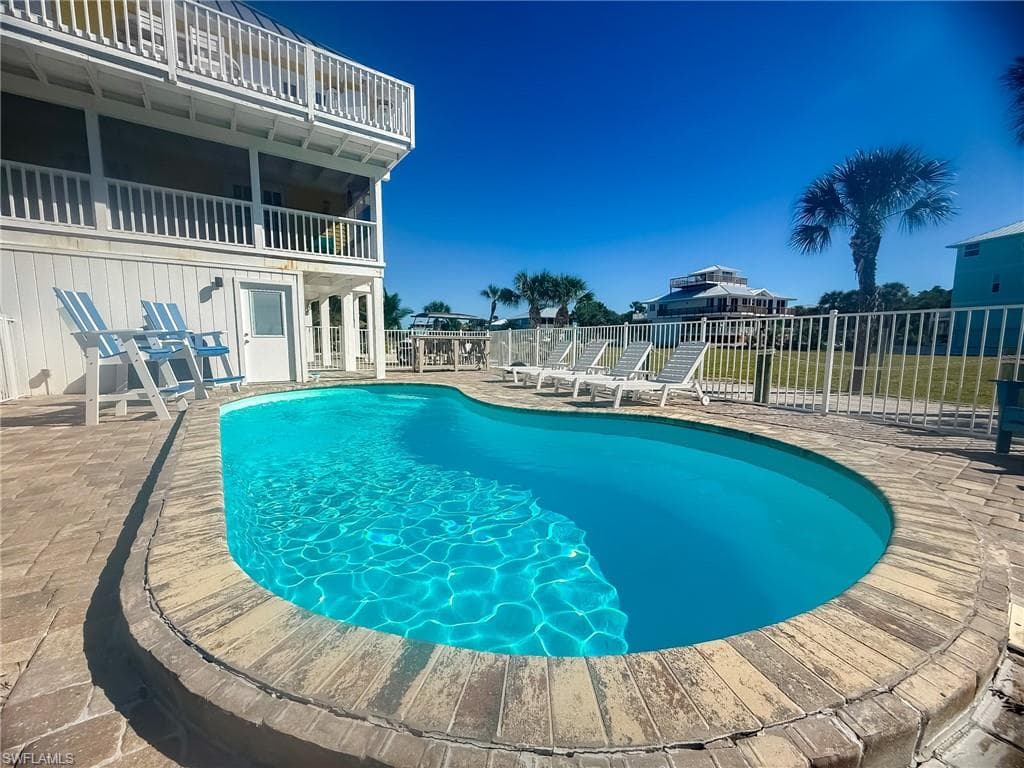 210 White Pelican DR-10