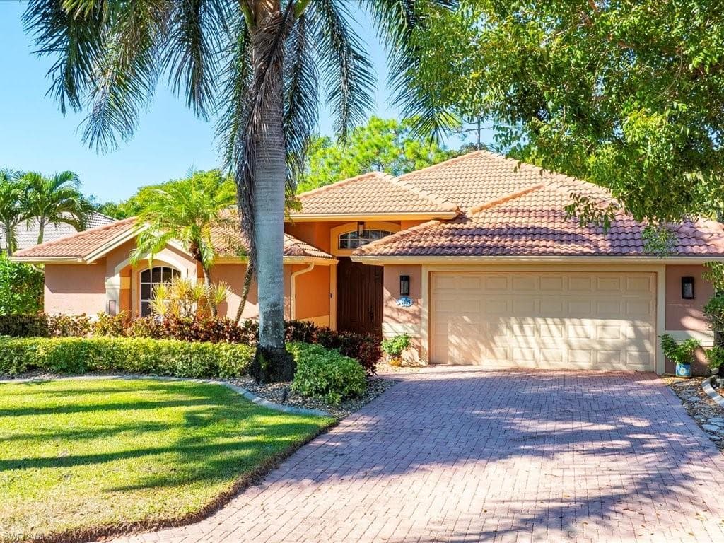 1309 Briarwood CT, NAPLES FL 34104-1