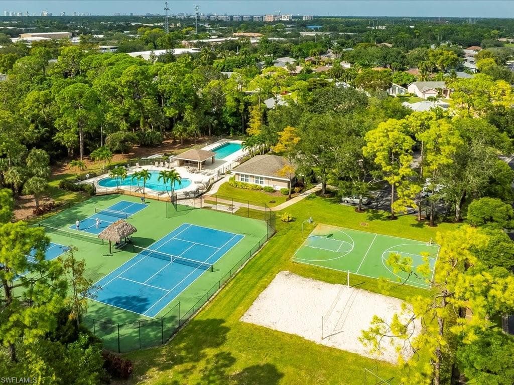 1309 Briarwood CT, NAPLES FL 34104-2