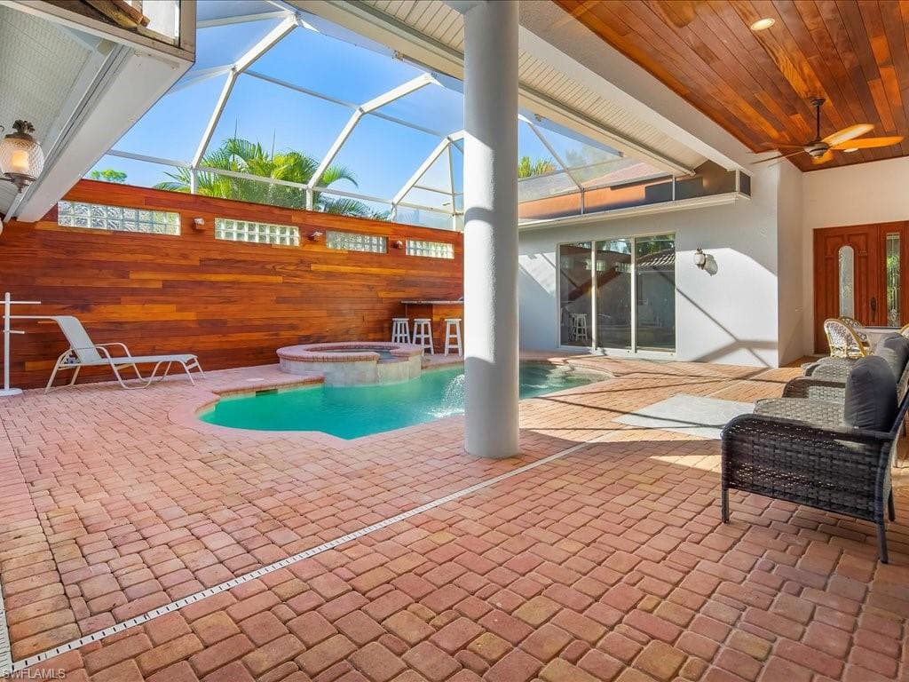 1309 Briarwood CT, NAPLES FL 34104-4