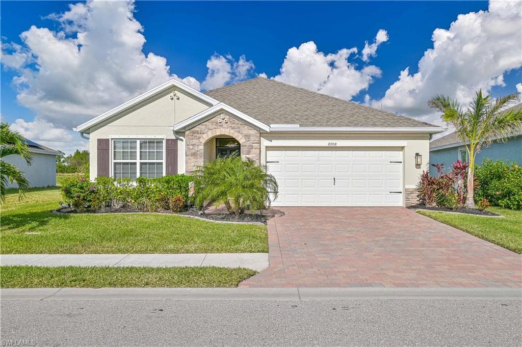 8908 Cascade Price CIR, NORTH FORT MYERS FL 33917-1