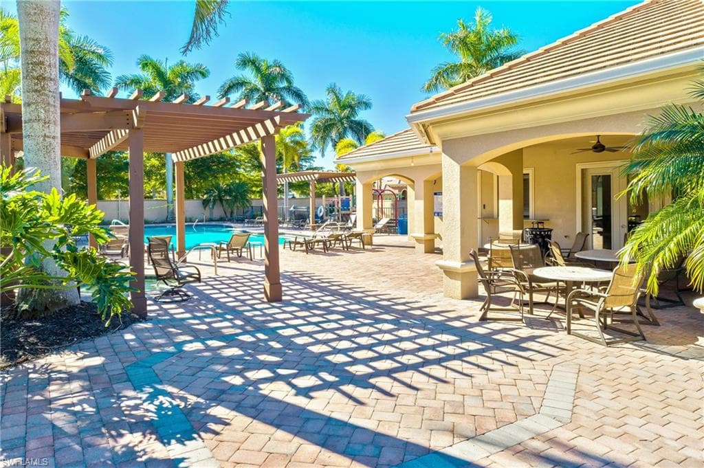 1558 Serrano CIR, NAPLES FL 34105-26