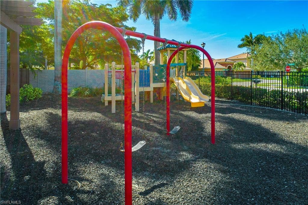 1558 Serrano CIR, NAPLES FL 34105-29