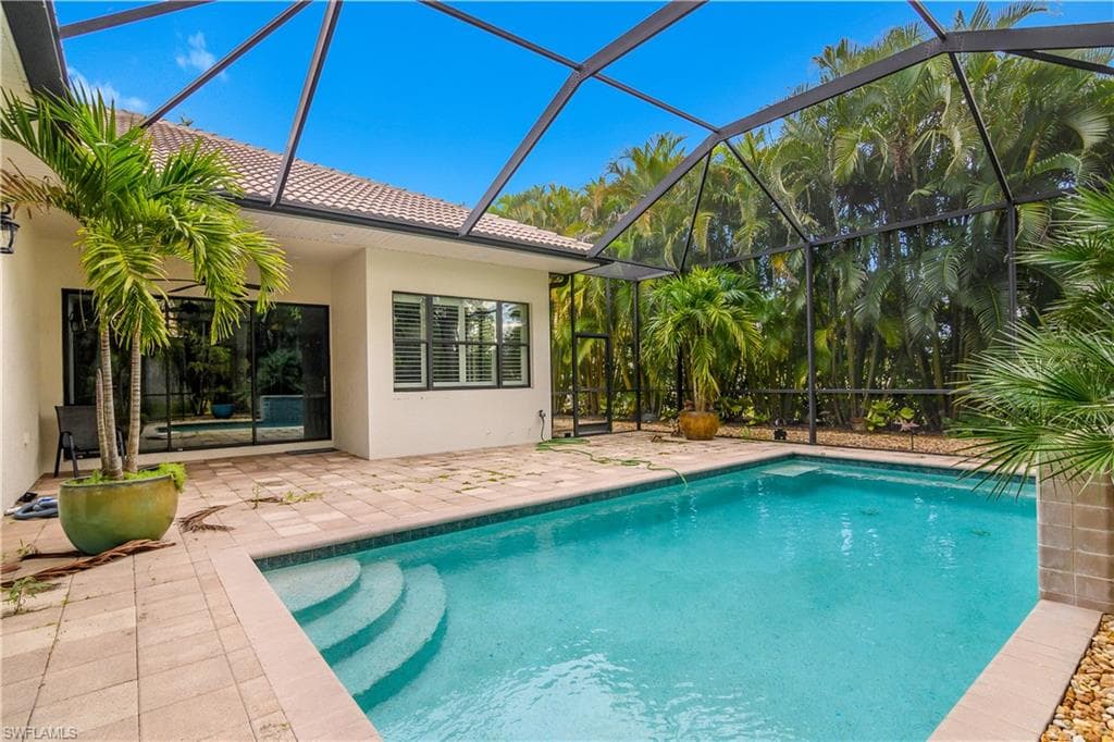 1558 Serrano CIR, NAPLES FL 34105-24