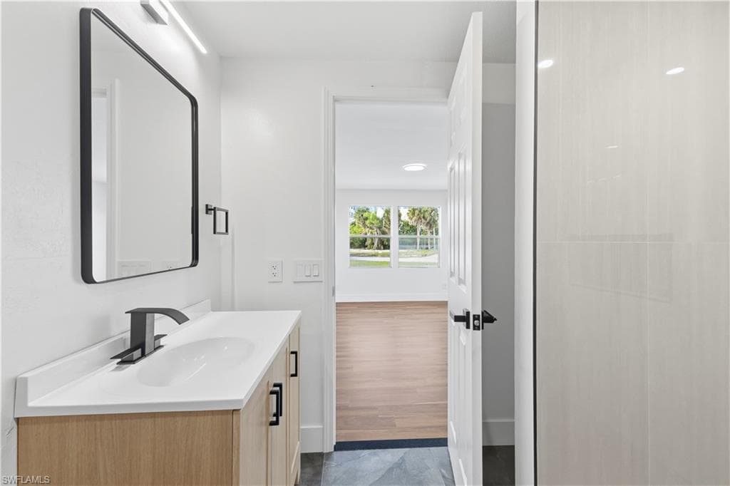 13670 Dowitcher DR-33
