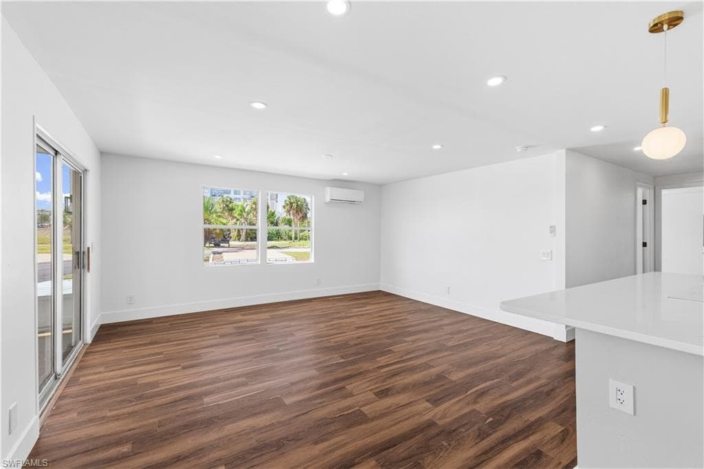 13670 Dowitcher DR-13