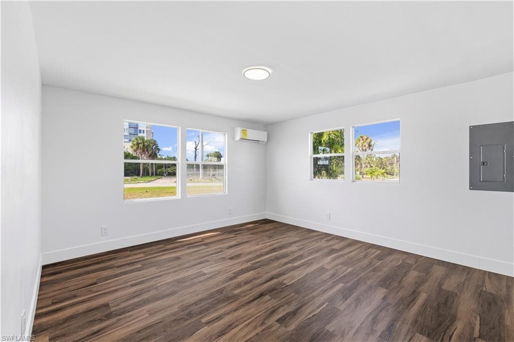 13670 Dowitcher DR-28