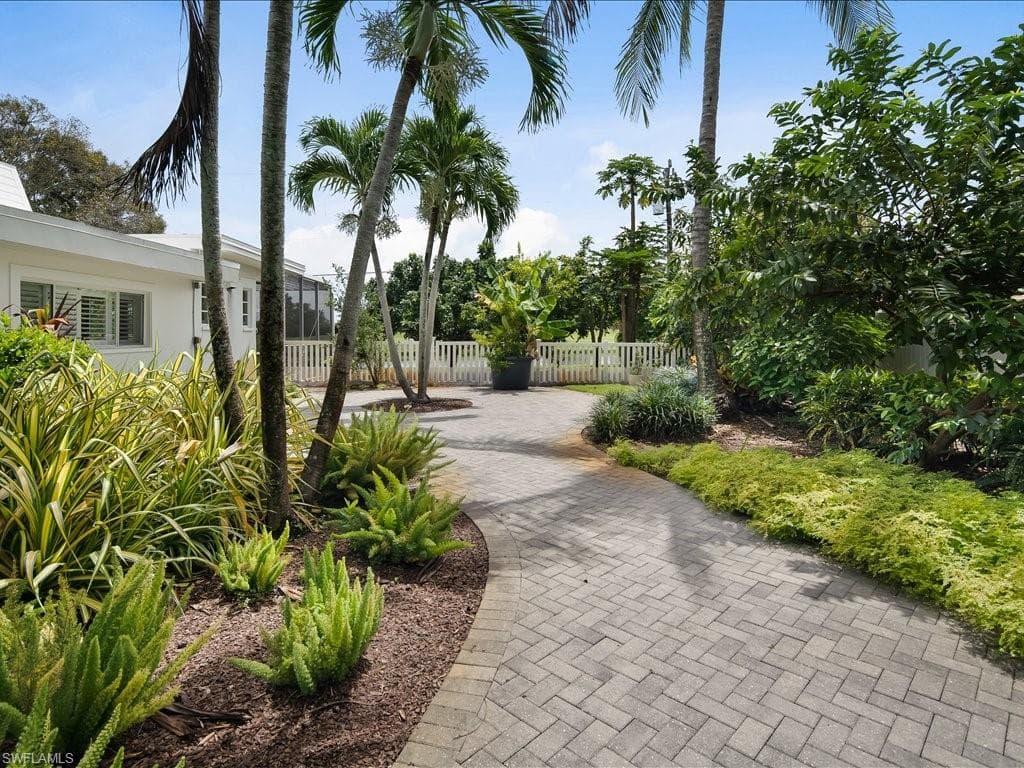 436 Golfview DR, NAPLES FL 34110-34