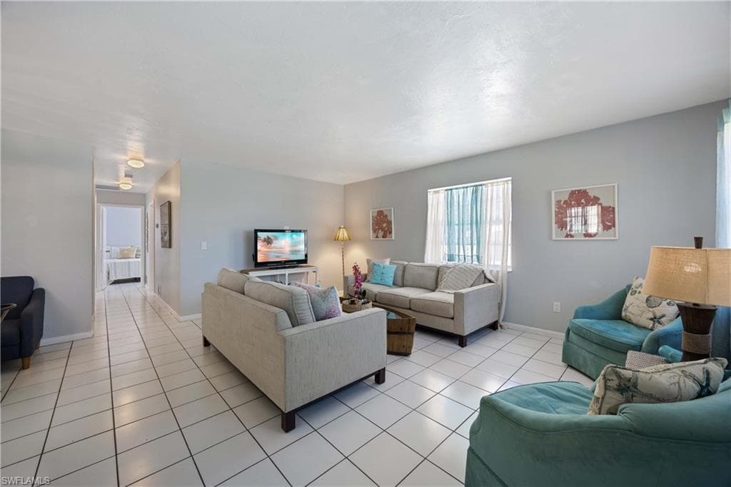 111 7th ST, NAPLES FL 34113-2